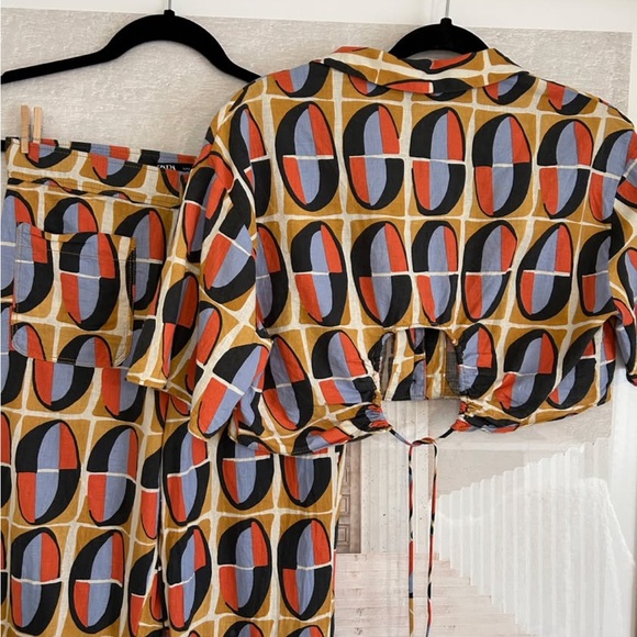 Zara Multicolor Geometric Linen Set - Picture 2 of 5